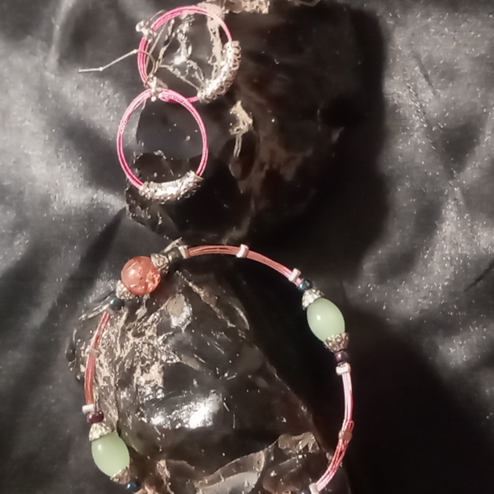 Hand made natural stone and wire with beads . Earrings & Bracelet - Picture 4 of 5